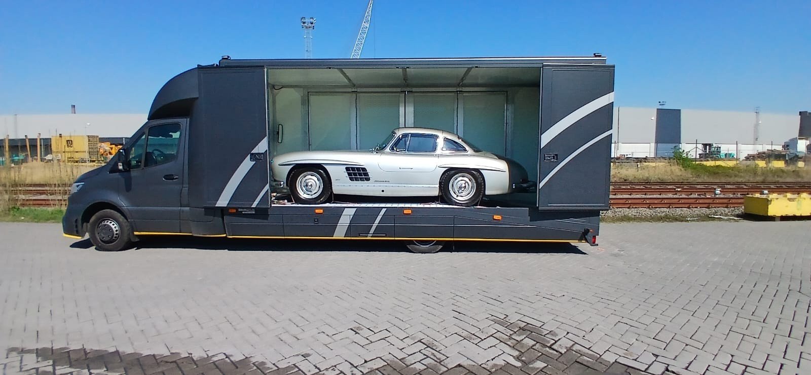 Bentri coordinates global automotive movements from Antwerp: vehicles, machinery and parts with accurate planning, safe handling and reliable partners.