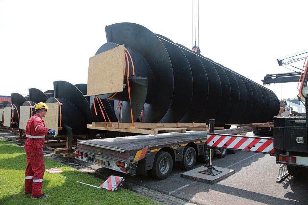 For oversized, heavy lift and breakbulk cargo, Bentri coordinates permits, documentation and handling with trusted partners and tracked milestones.