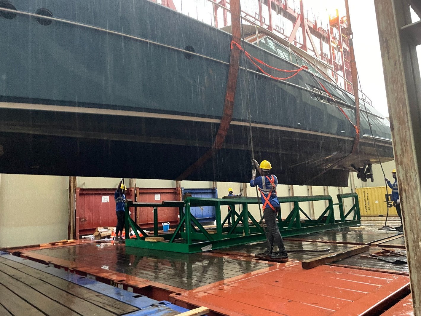 Careful yacht and tender handling from Antwerp. Bentri coordinates custom cradle-building, permits and loading with clear updates at every step.