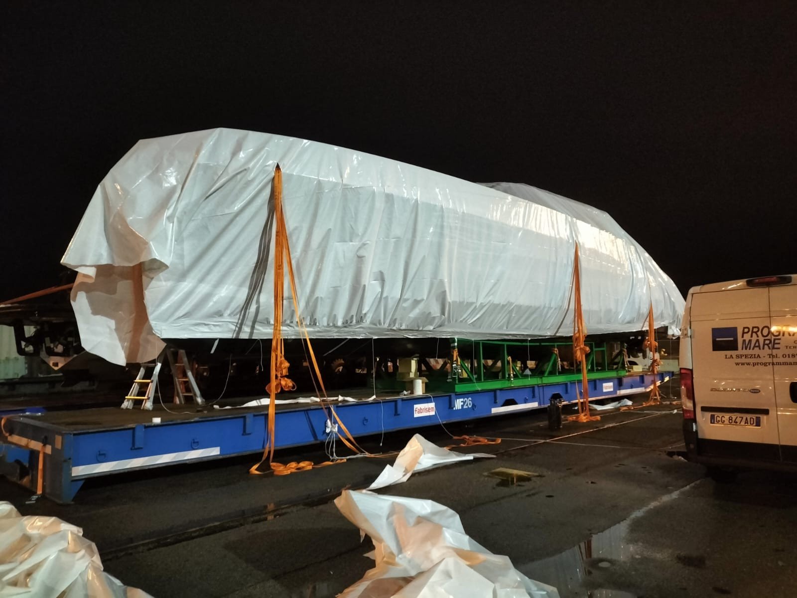 Careful yacht and tender handling from Antwerp. Bentri coordinates custom cradle-building, permits and loading with clear updates at every step.