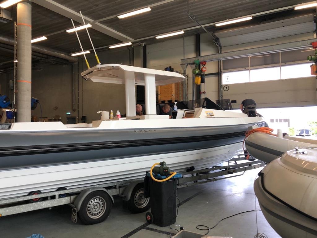 Careful yacht and tender handling from Antwerp. Bentri coordinates custom cradle-building, permits and loading with clear updates at every step.
